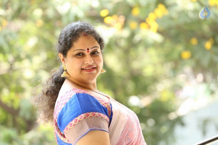 Raasi Latest Gallery - 27 / 34 photos