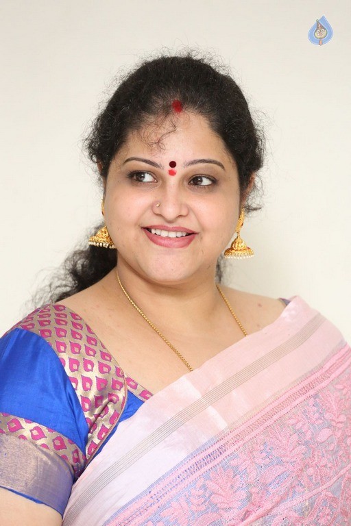 Raasi Latest Gallery - 28 / 34 photos