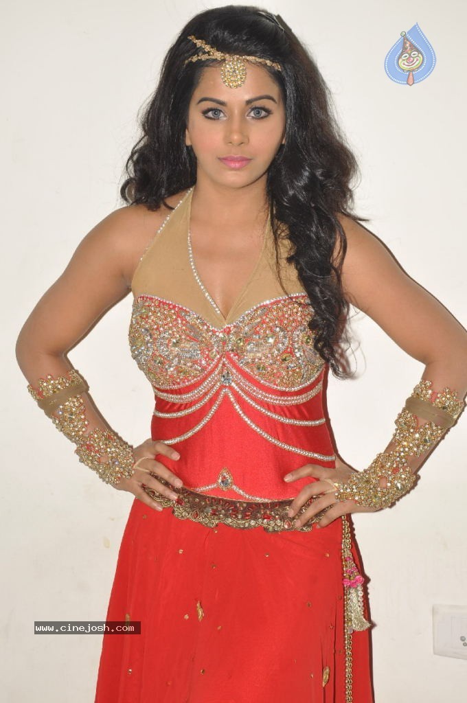 Rachana Mourya Hot Stills - 18 / 80 photos