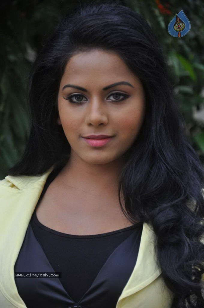 Rachana Mourya Stills - 20 / 53 photos