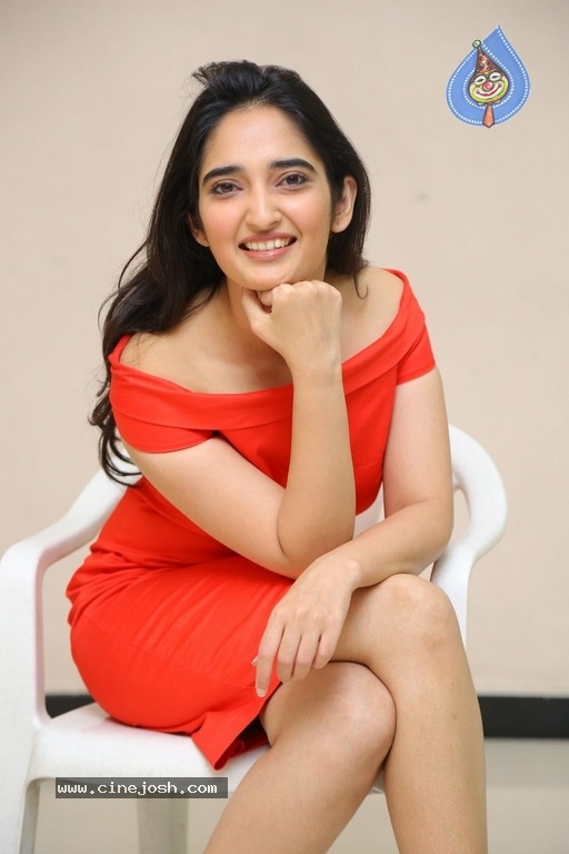 Radhika Mehrotra Images - 6 / 16 photos