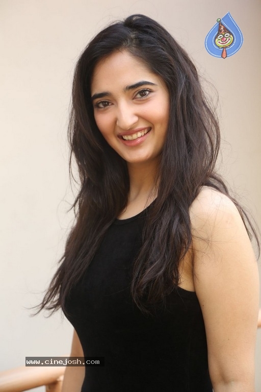 Radhika Mehrotra Stills - 8 / 21 photos