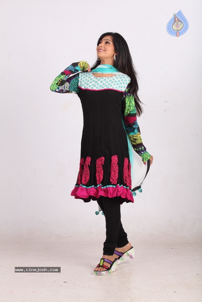 Radhika Pandit Hot Stills - 7 / 109 photos