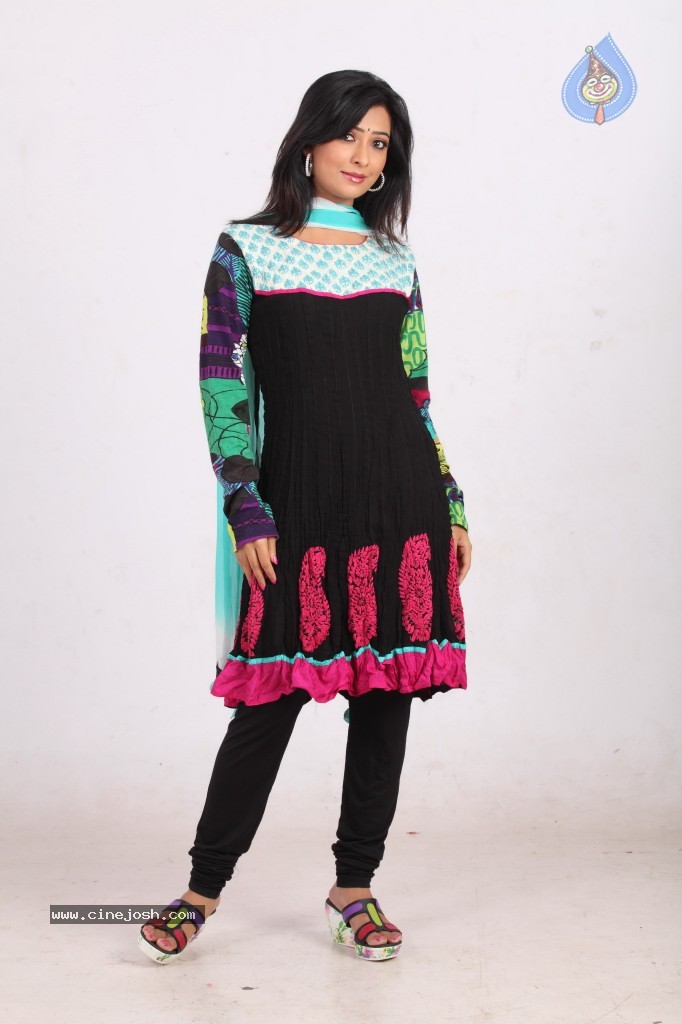 Radhika Pandit Hot Stills - 10 / 109 photos