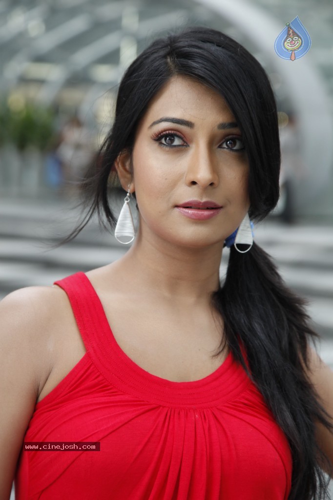 Radhika Pandit Hot Stills - 11 / 109 photos