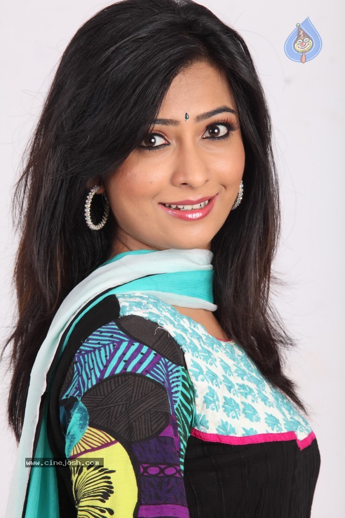 Radhika Pandit Hot Stills - 31 / 109 photos