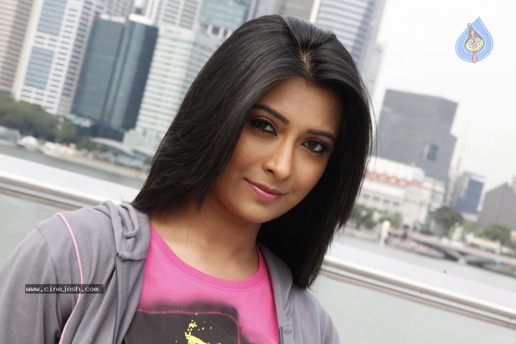 Radhika Pandit Hot Stills - 39 / 109 photos