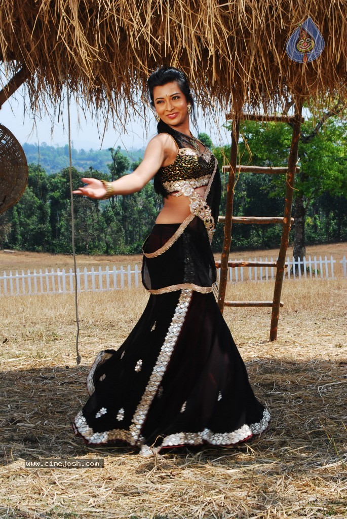 Radhika Pandit Hot Stills - 40 / 109 photos