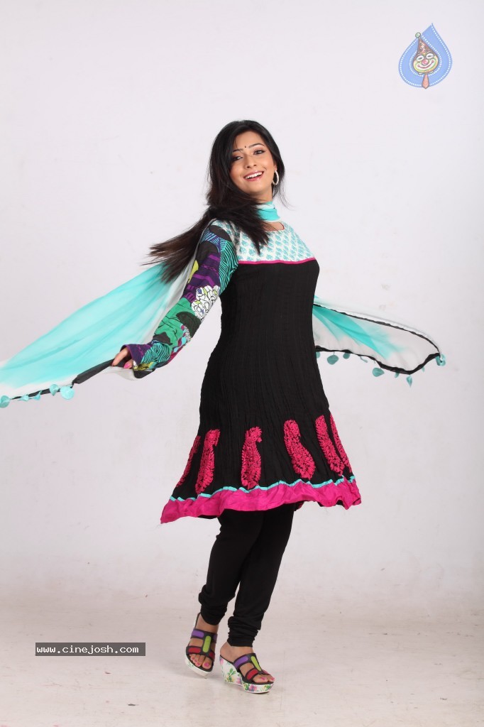 Radhika Pandit Hot Stills - 47 / 109 photos