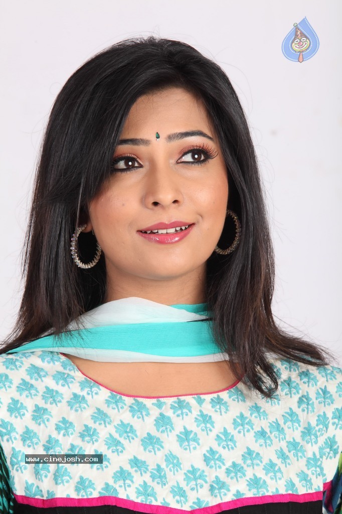 Radhika Pandit Hot Stills - 51 / 109 photos