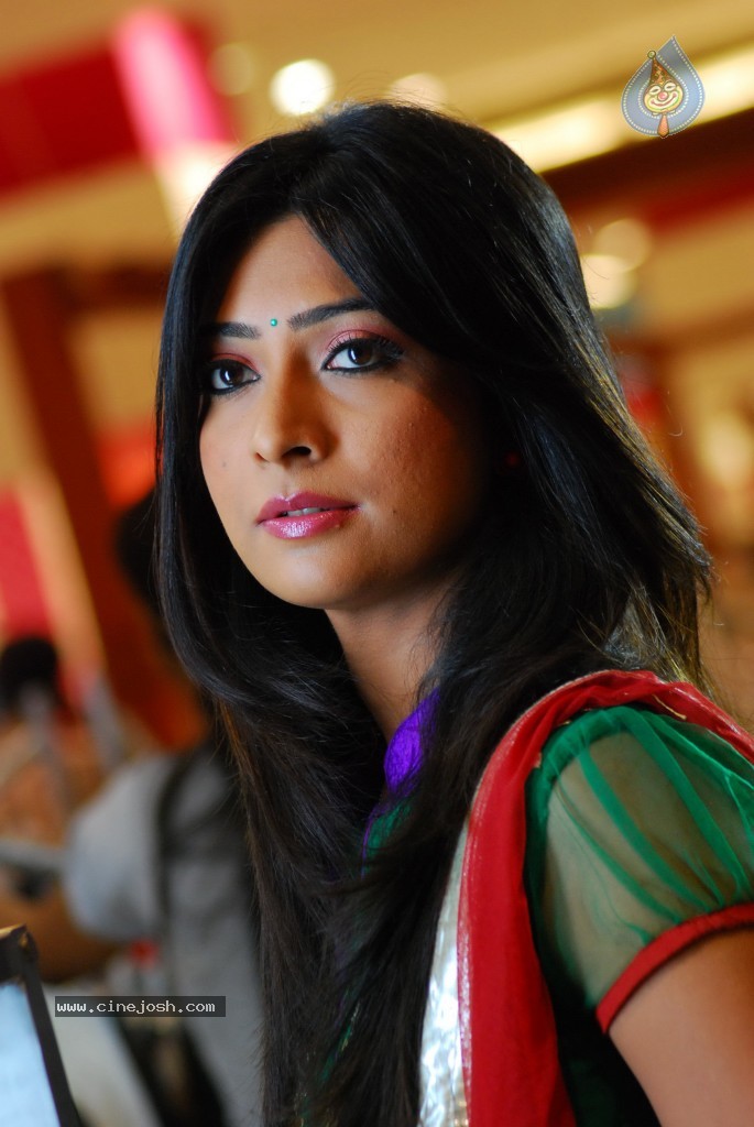 Radhika Pandit Hot Stills - 53 / 109 photos