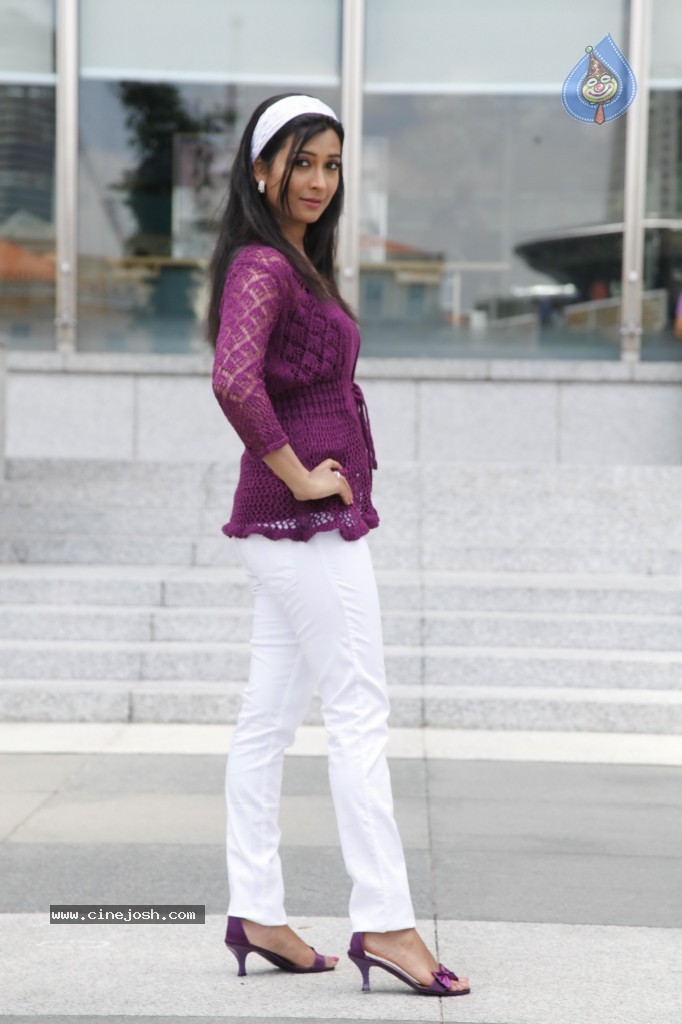 Radhika Pandit Hot Stills - 106 / 109 photos