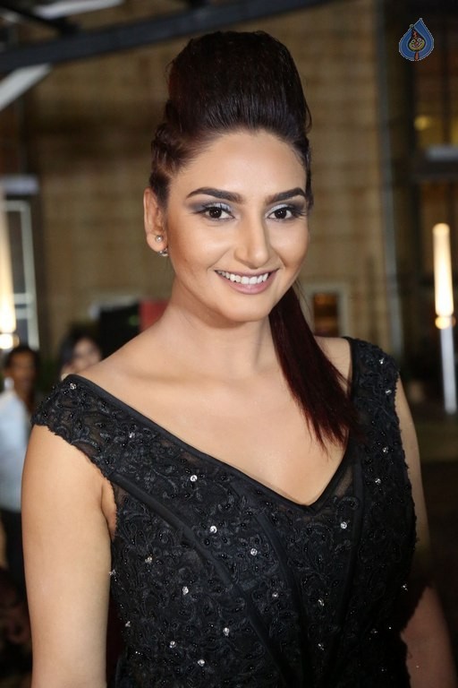Ragini Dwivedi Photos - 27 / 29 photos