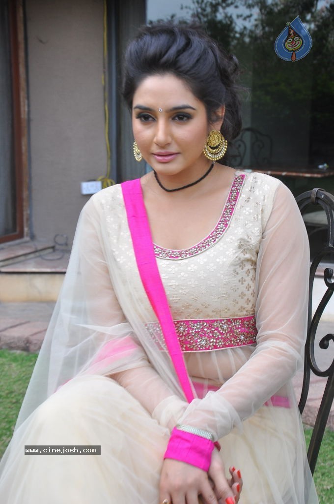 Ragini Dwivedi Hot Stills - 84 / 141 photos