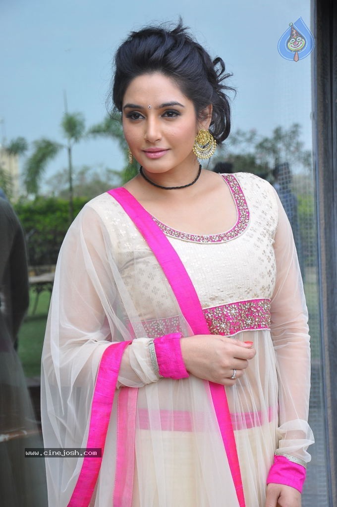 Ragini Dwivedi Hot Stills - 86 / 141 photos