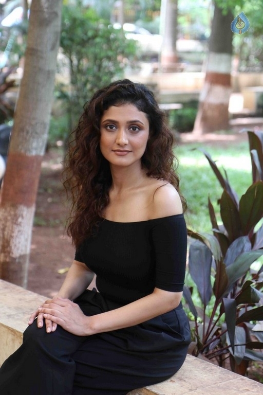 Ragini Khanna New Photos - 5 / 17 photos