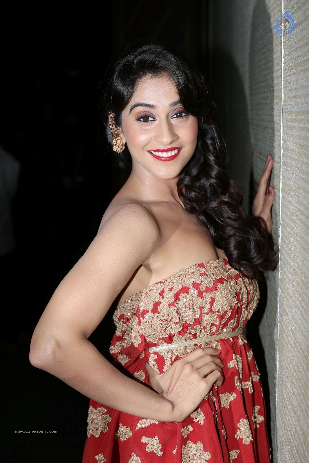 Regina New Photos - 46 / 47 photos