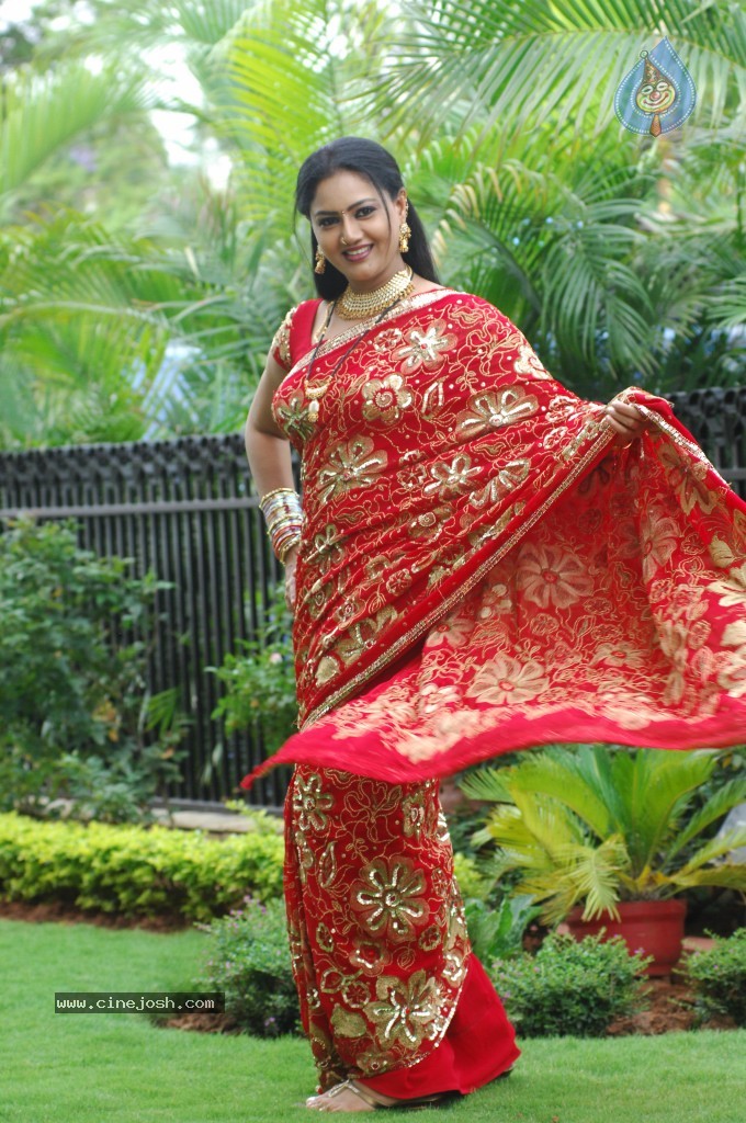 Raksha Stills - 13 / 65 photos