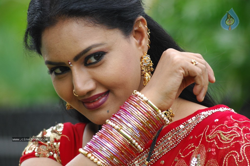 Raksha Stills - 22 / 65 photos