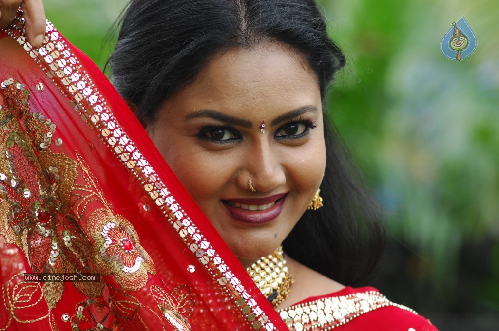 Raksha Stills - 27 / 65 photos