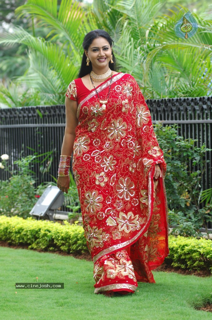 Raksha Stills - 37 / 65 photos