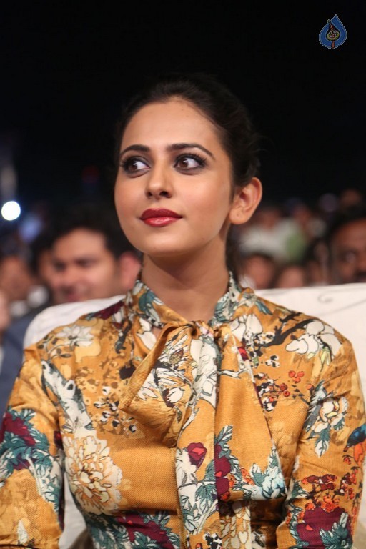 Rakul Preet at Dhruva Pre Release Function  - 10 / 38 photos