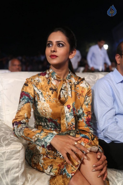 Rakul Preet at Dhruva Pre Release Function  - 12 / 38 photos