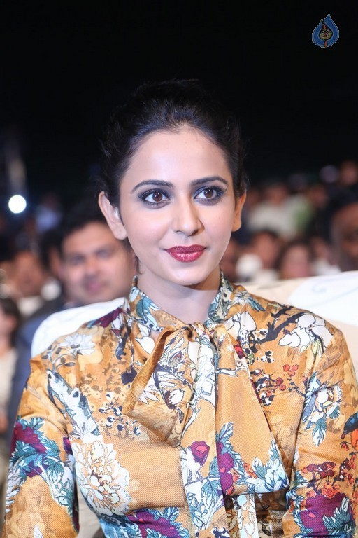 Rakul Preet at Dhruva Pre Release Function  - 28 / 38 photos