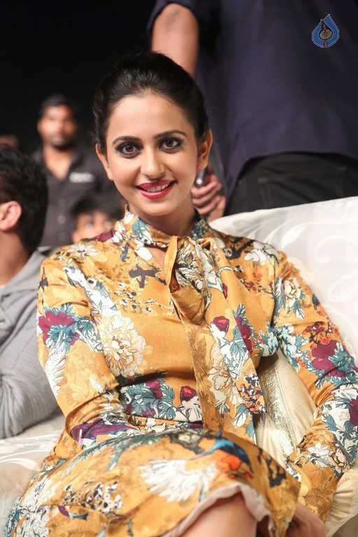Rakul Preet at Dhruva Pre Release Function  - 32 / 38 photos