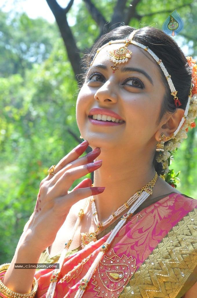 Rakul Preet Singh Cute Stills - 37 / 84 photos