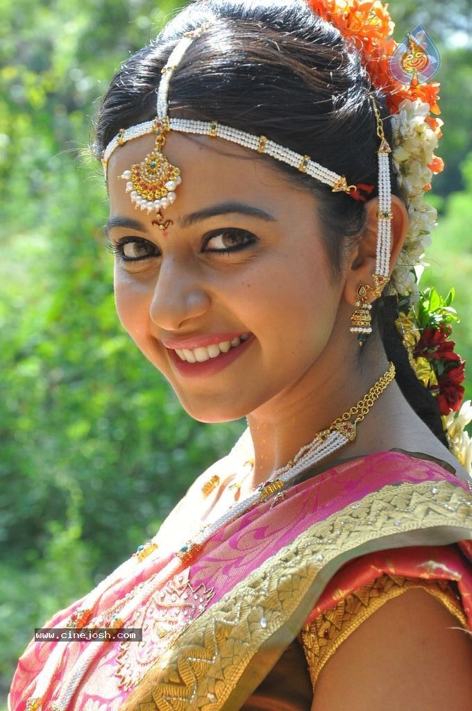 Rakul Preet Singh Cute Stills - 78 / 84 photos
