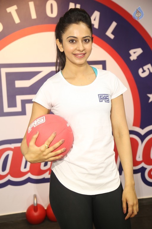 Rakul Preet Singh Images - 25 / 33 photos