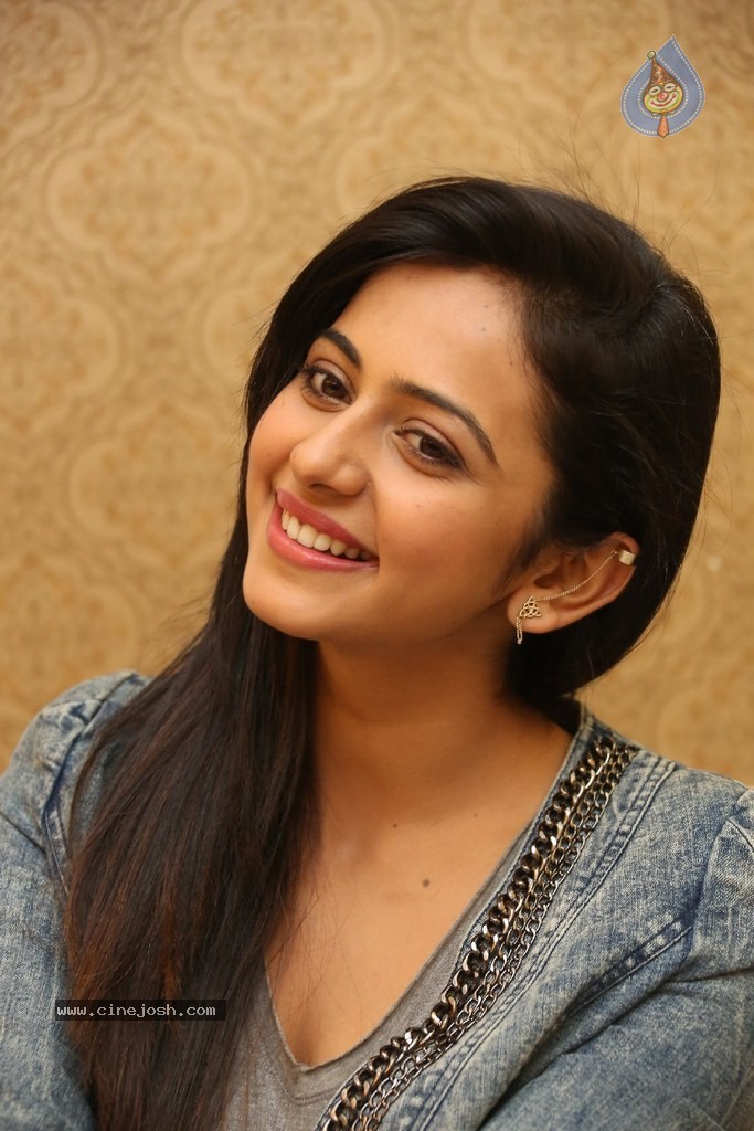 Rakul Preet Singh Latest Stills - 34 / 126 photos