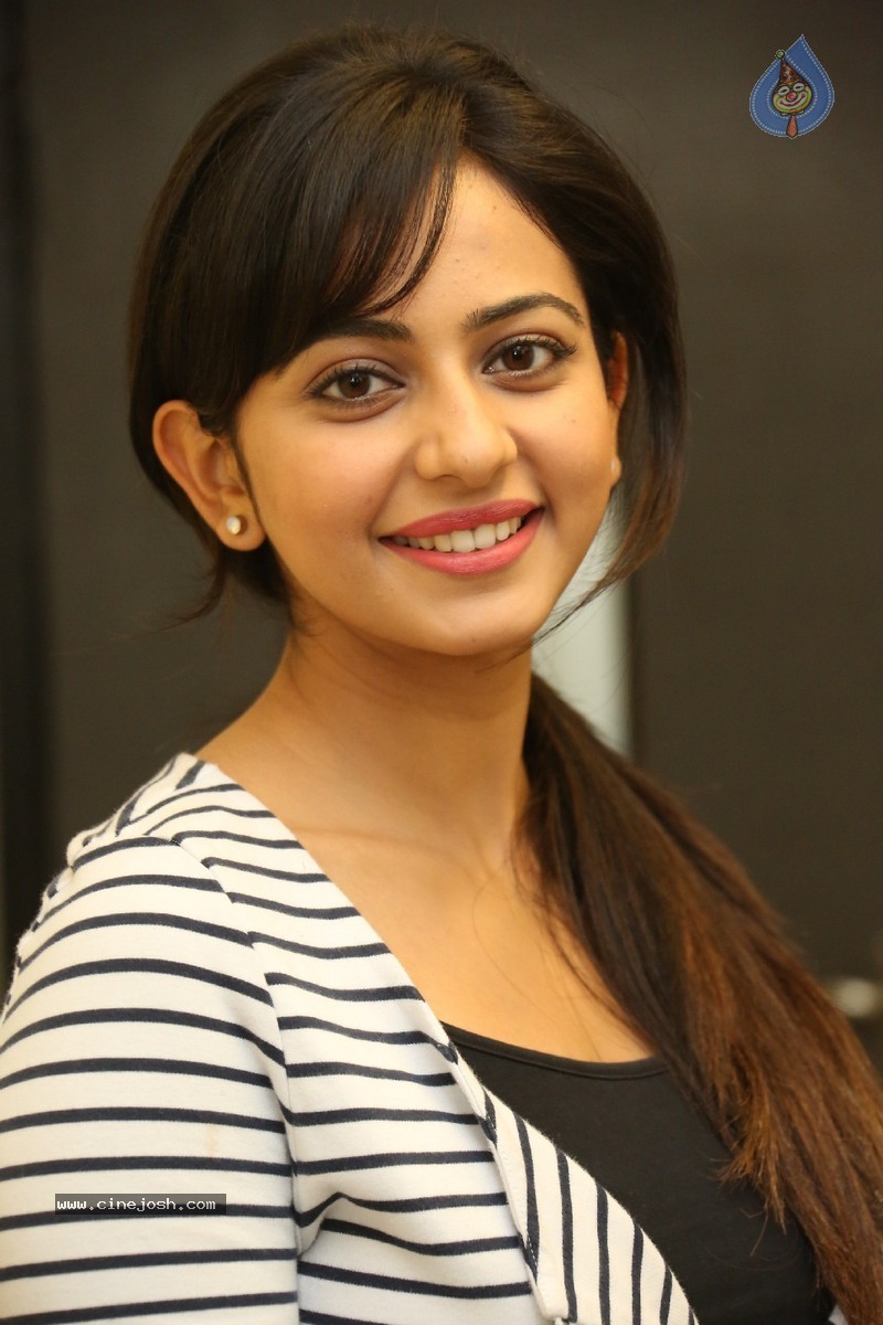 Rakul Preet Singh Latest Stills - 87 / 98 photos