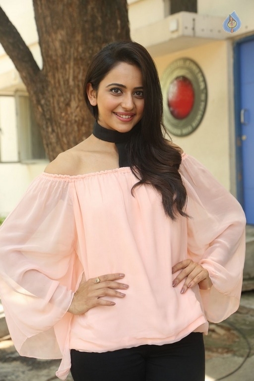 Rakul Preet Singh New Images - 2 / 21 photos