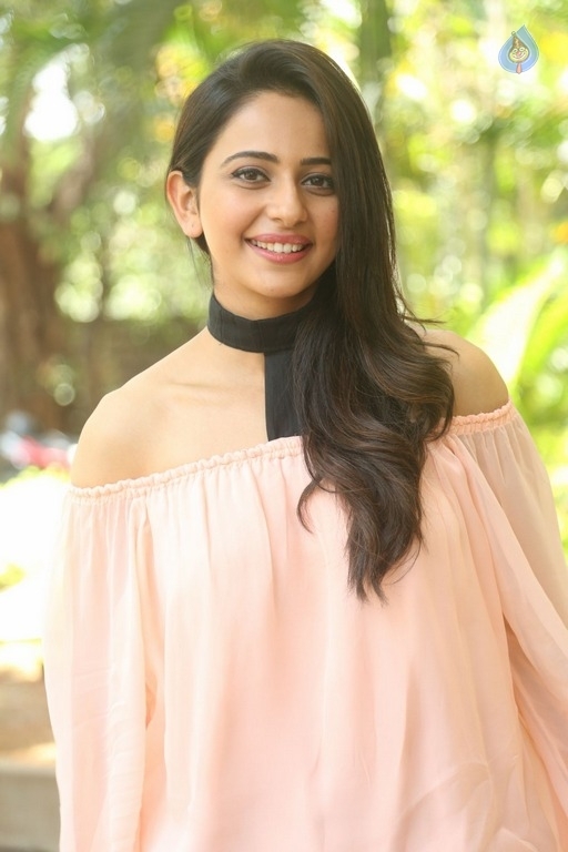 Rakul Preet Singh New Images - 6 / 21 photos