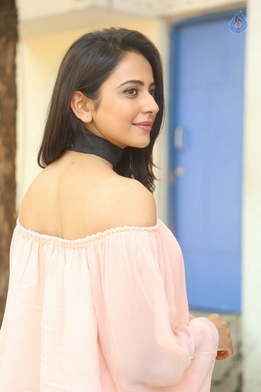 Rakul Preet Singh New Images - 8 / 21 photos