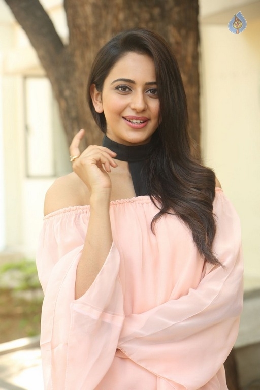 Rakul Preet Singh New Images - 9 / 21 photos
