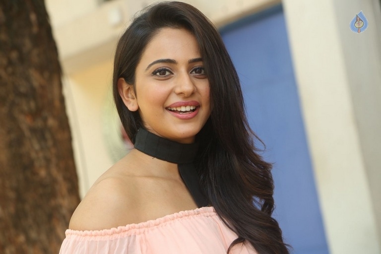 Rakul Preet Singh New Images - 12 / 21 photos