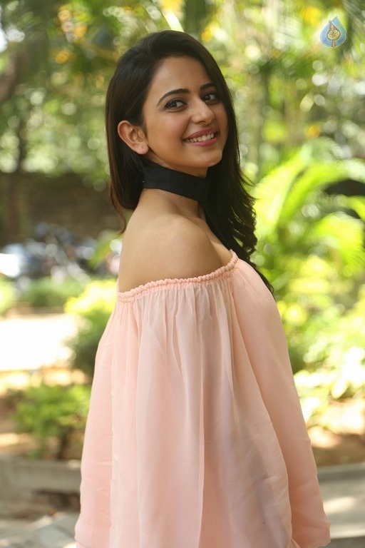 Rakul Preet Singh New Images - 14 / 21 photos