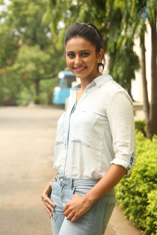 Rakul Preet Singh New Photos - 23 / 35 photos