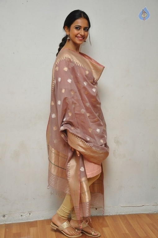 Rakul Preet Singh New Pics - 9 / 21 photos