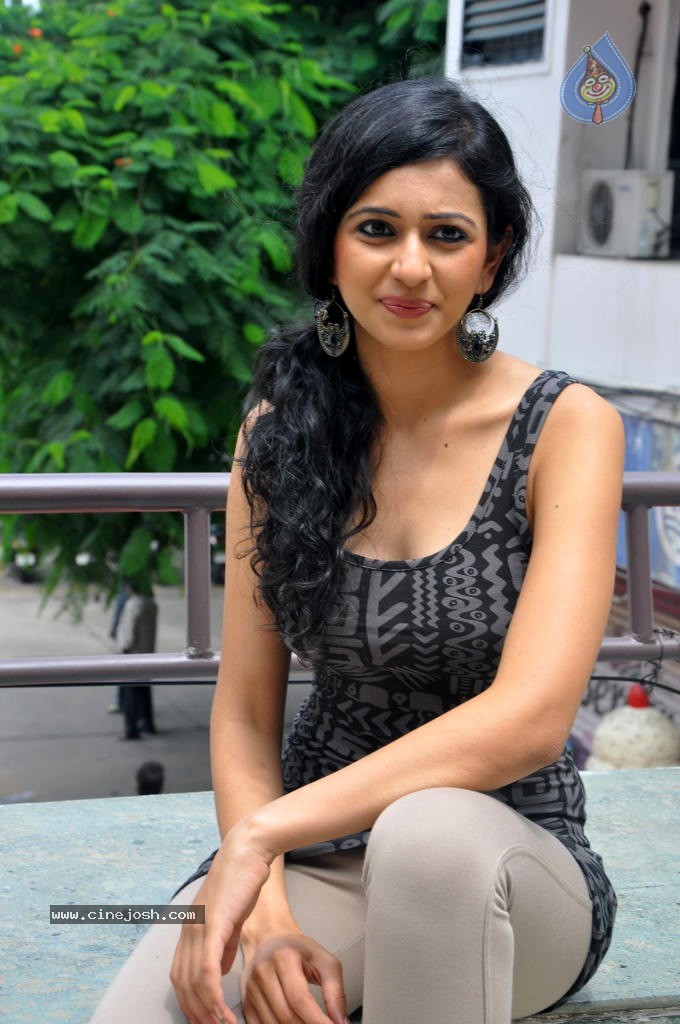 Rakul Preet Singh New Stills - 35 / 62 photos