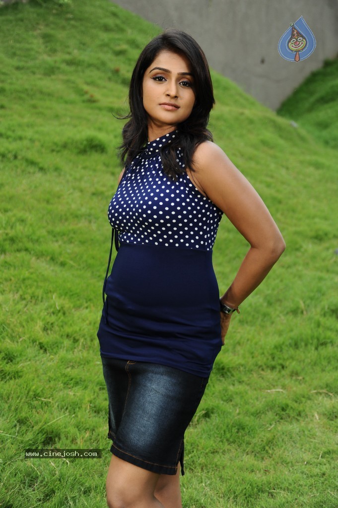 Ramya Nambeesan New Stills - 5 / 76 photos
