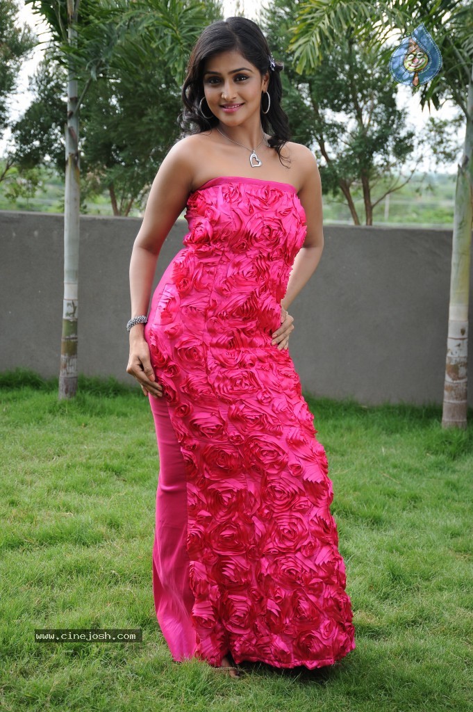 Ramya Nambeesan New Stills - 51 / 76 photos