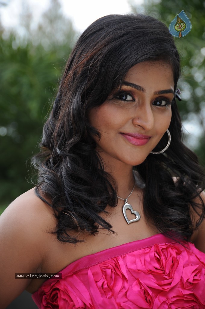 Ramya Nambeesan New Stills - 54 / 76 photos