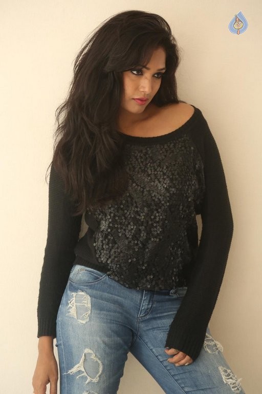 Ramya New Photos - 38 / 50 photos