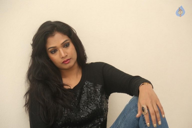 Ramya New Photos - 39 / 50 photos