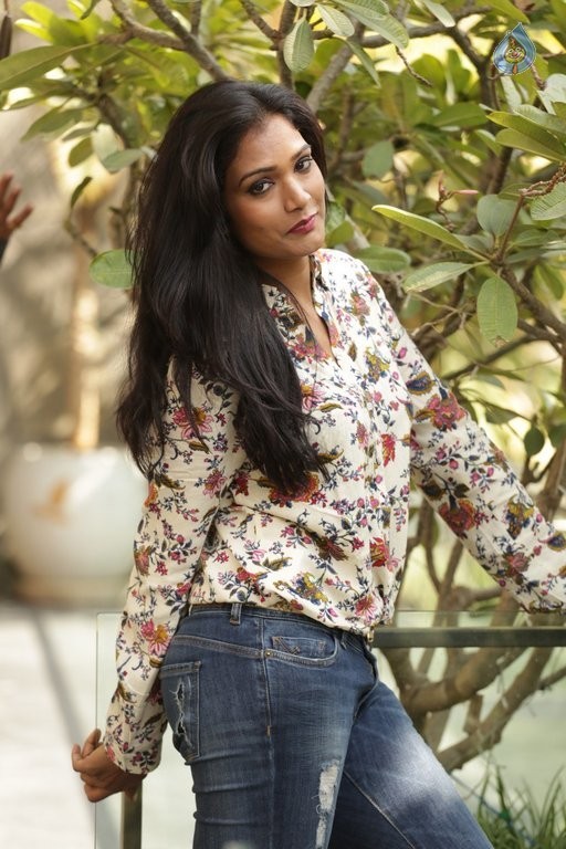 Ramya New Pics - 33 / 40 photos