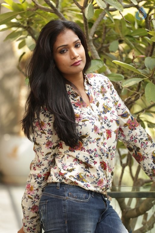 Ramya New Pics - 38 / 40 photos